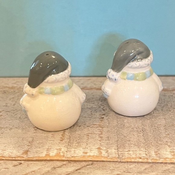 MINI SNOWMAN SALT & PEPPER SHAKERS DECOR | Holiday Collectible - Picture 8 of 11